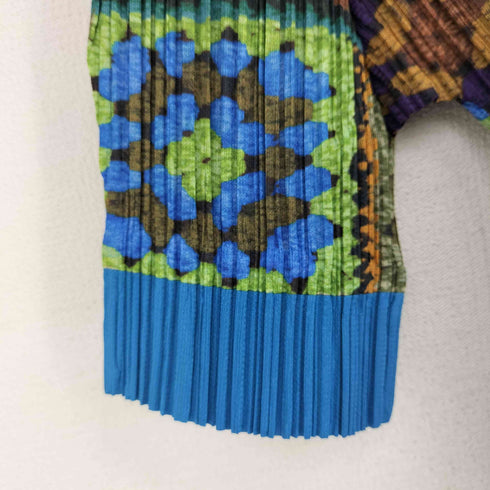 プリーツプリーズイッセイミヤケ PLEATS PLEASE ISSEY MIYAKE クロシェ編みプリントプリーツVネックカットソー レディース JPN:3