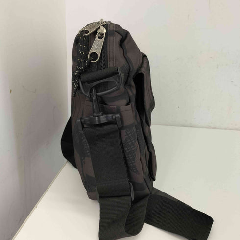 イーストパック EASTPAK 総柄 メッセンジャーバッグ メンズ