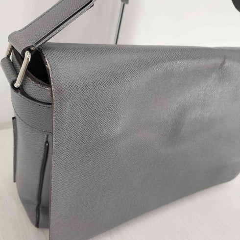 ルイヴィトン LOUIS VUITTON タイガ ロマンMM ショルダーバッグ メンズ