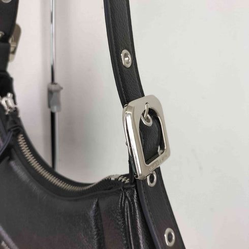 チャールズアンドキース CHARLES&KEITH Petra ペトラ カーブショルダーバッグ レディース