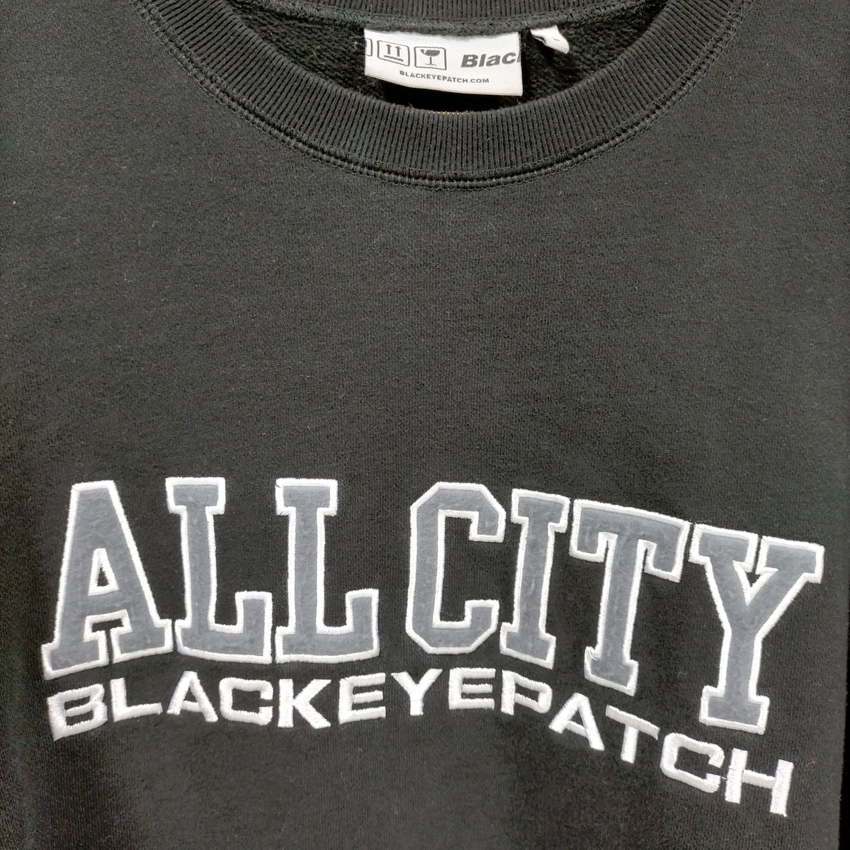 ブラックアイパッチ Black Eye Patch 21AW ALL CITYロゴ リバースウィーブ クルーネックトレーナー メンズ JPN –  ブランド古着買取販売バズストア