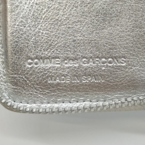 コムデギャルソン COMME des GARCONS スペイン製 EMBOSSED LOGOTYPE WALLET ラウンドジップウオレット メンズ