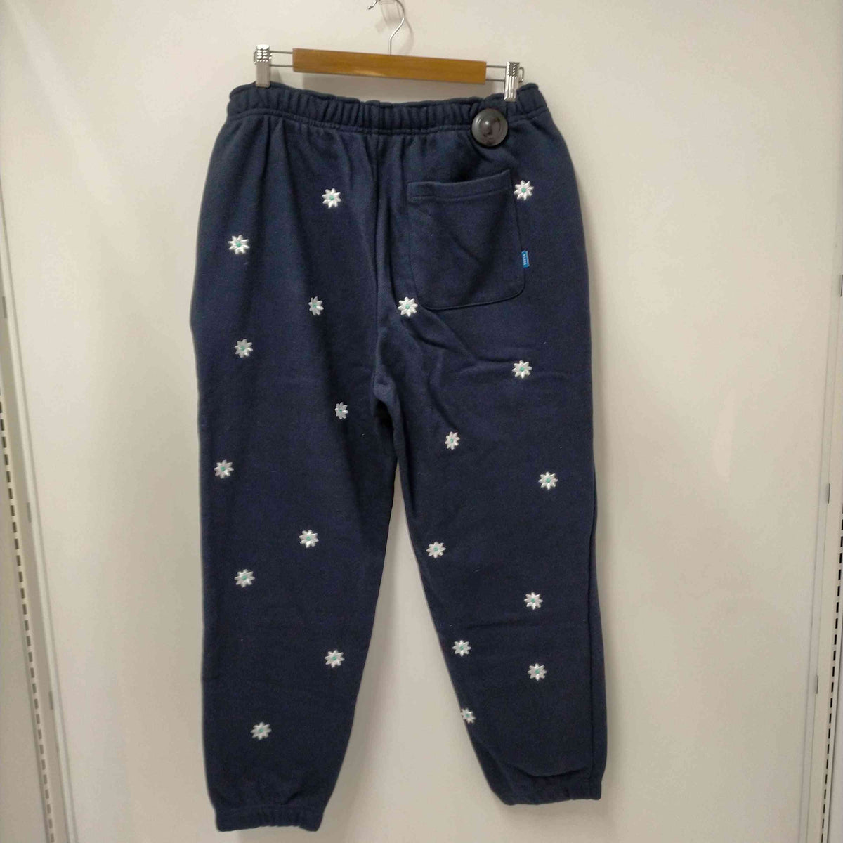 ケボズ KEboz NICK GEAR COLLABORATION Flower&Embroidery Logo SWEAT PANTS メ –  ブランド古着買取販売バズストア