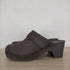 クロックス crocs Crocs Sarah Synth Suede Clog Hazelnut レディース w7