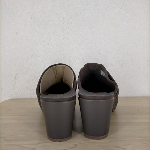 クロックス crocs Crocs Sarah Synth Suede Clog Hazelnut レディース w7