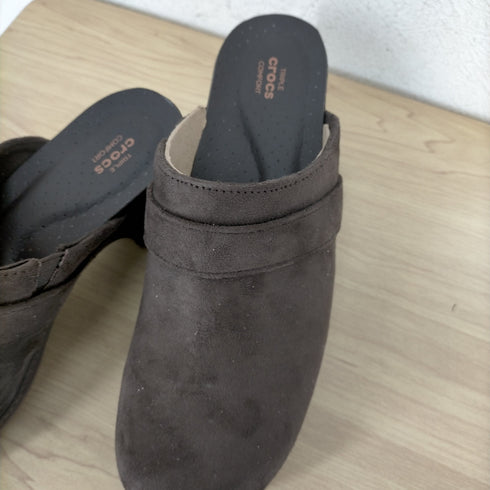 クロックス crocs Crocs Sarah Synth Suede Clog Hazelnut レディース w7