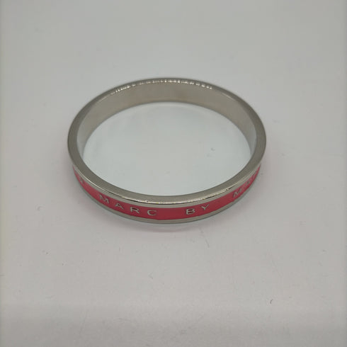 マークバイマークジェイコブス Marc by Marc Jacobs ロゴバングル ブレスレット レディース