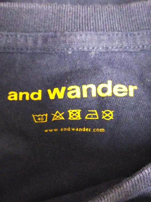 アンドワンダー and wander UネックTシャツ メンズ