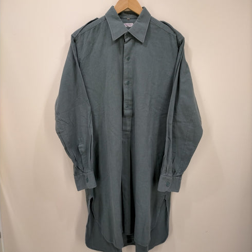Frauenarbeitsschuleber スイス軍 プルオーバーエポレットグランパシャツ メンズ 39