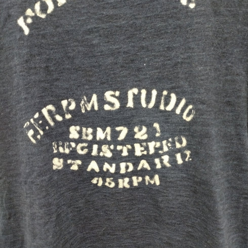 フォーティーファイブアールピーエム 45rpm インディゴ ステンシルプリント クルーネックTシャツ レディース 2