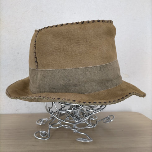 蜂刺繍ピッグレザーハット メンズ