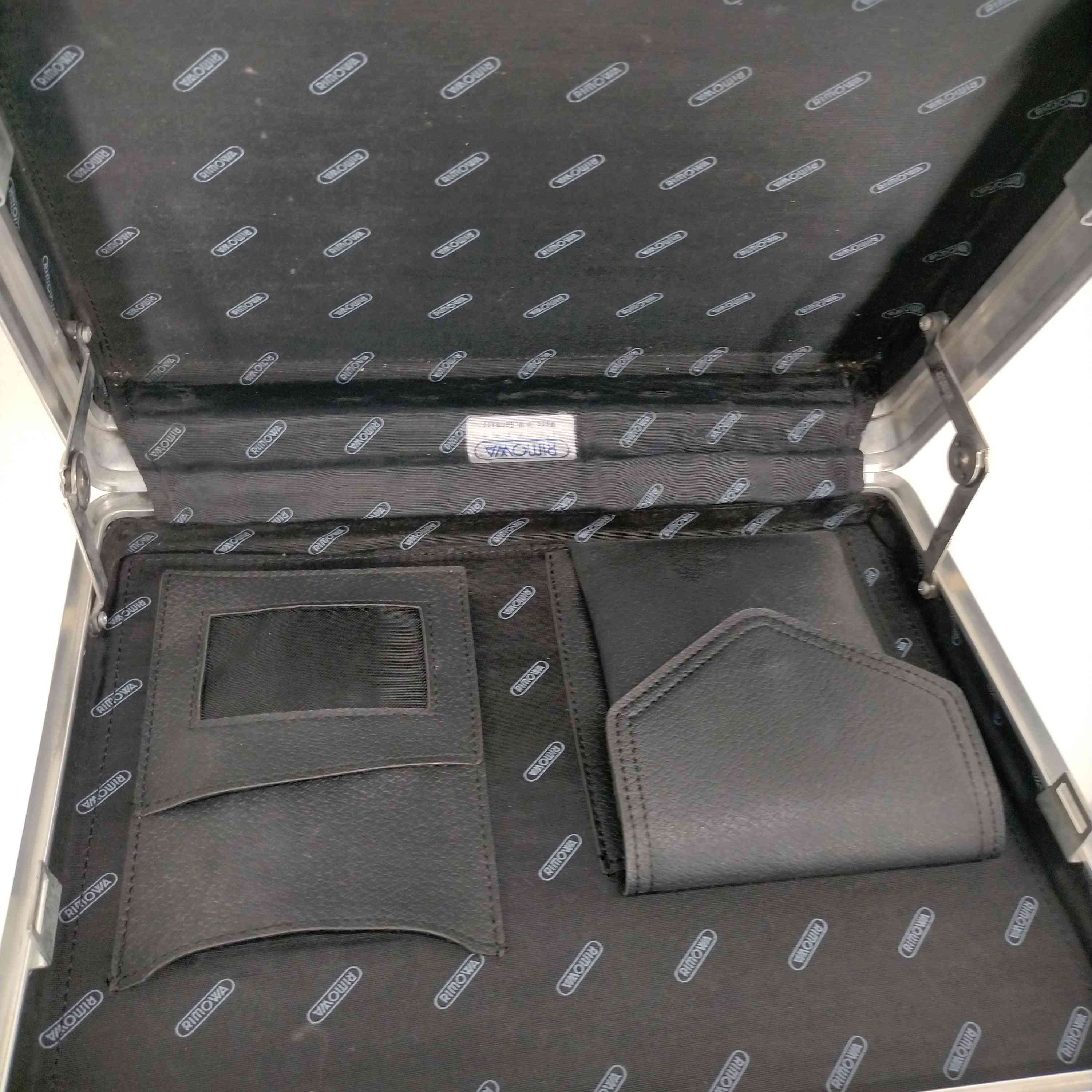 リモワ RIMOWA MADE IN W.GERMANY アタッシュケース ショルダーベルト付き メンズ 35x25X9 –  ブランド古着買取販売バズストア