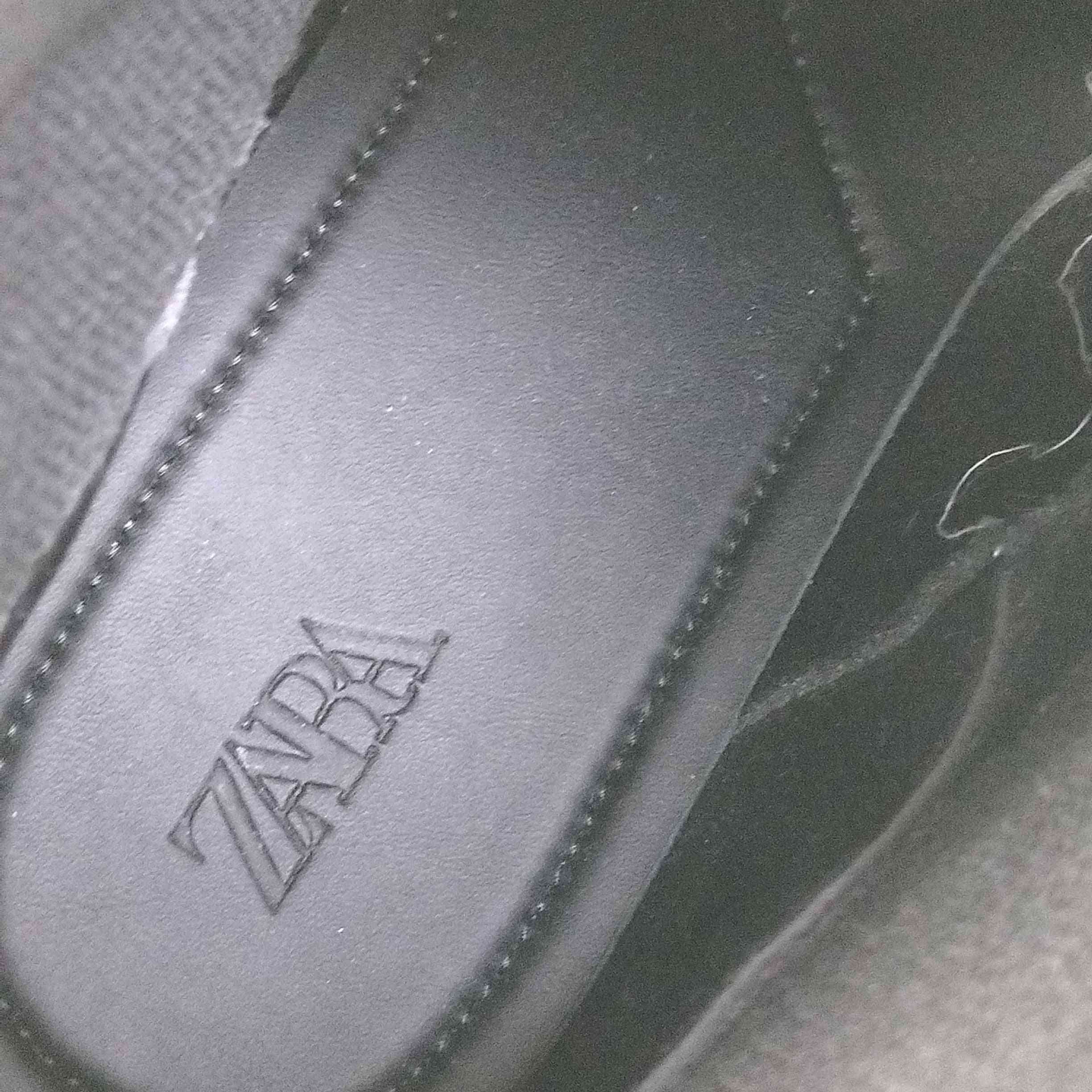 ザラ ZARA チャンキートラックソール チェルシーブーツ メンズ 42