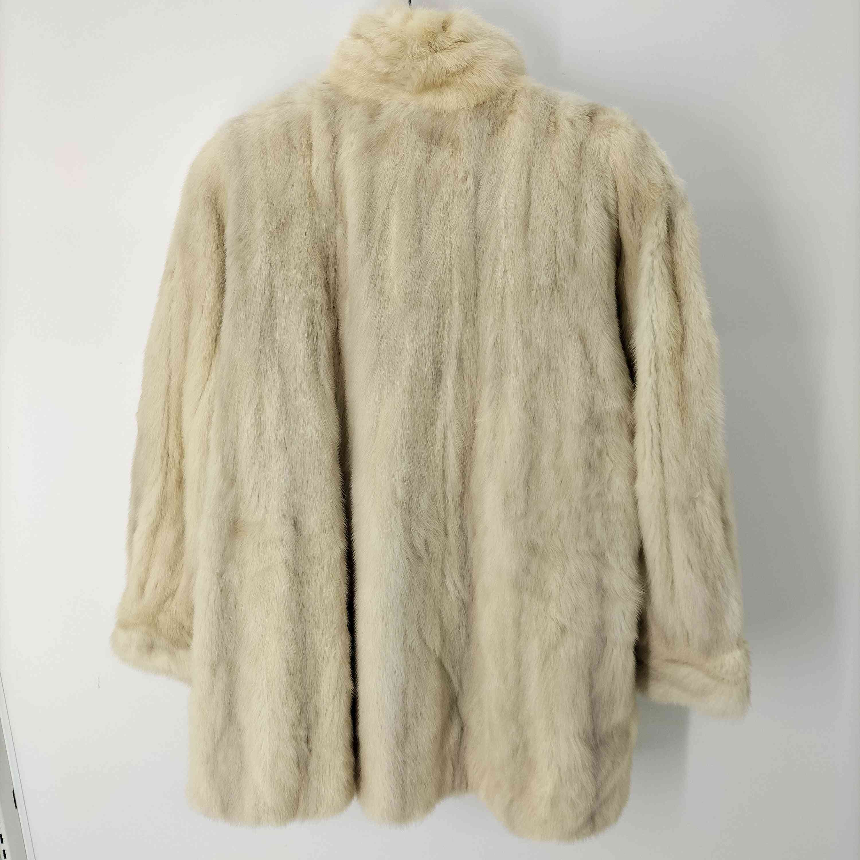 リアルファーコート レディース – ブランド古着買取販売バズストア