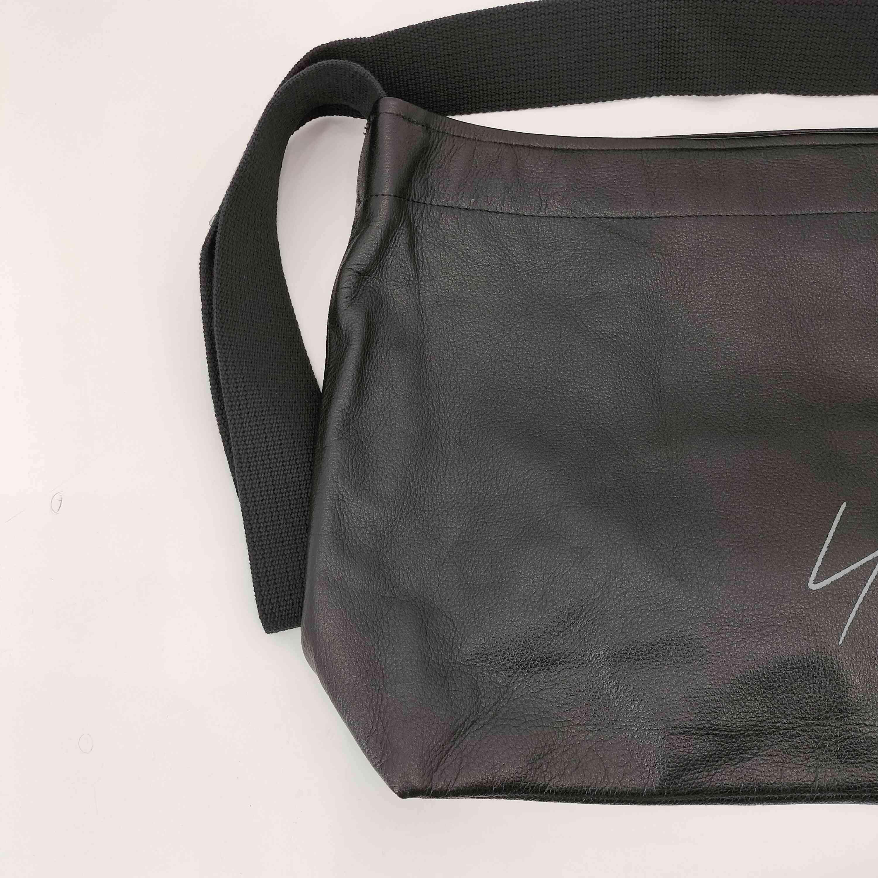 ヨウジヤマモト NOVELTY LEATHER CROSSBODY BAG 牛革 中古・古着通販】YOHJI YAMAMOTO (ヨウジヤマモト) NOVELTY