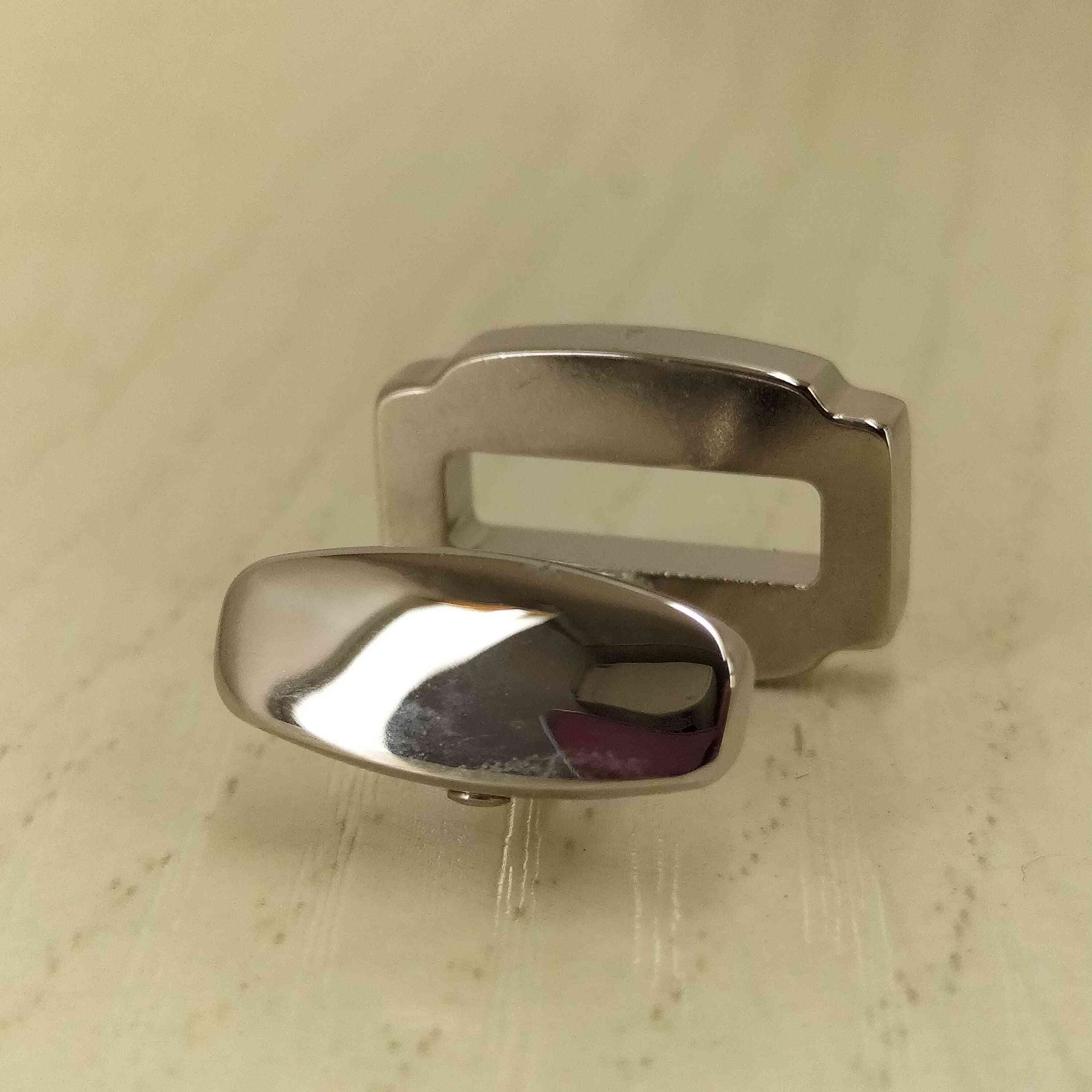 サルヴァトーレフェラガモ Salvatore Ferragamo カフスボタン