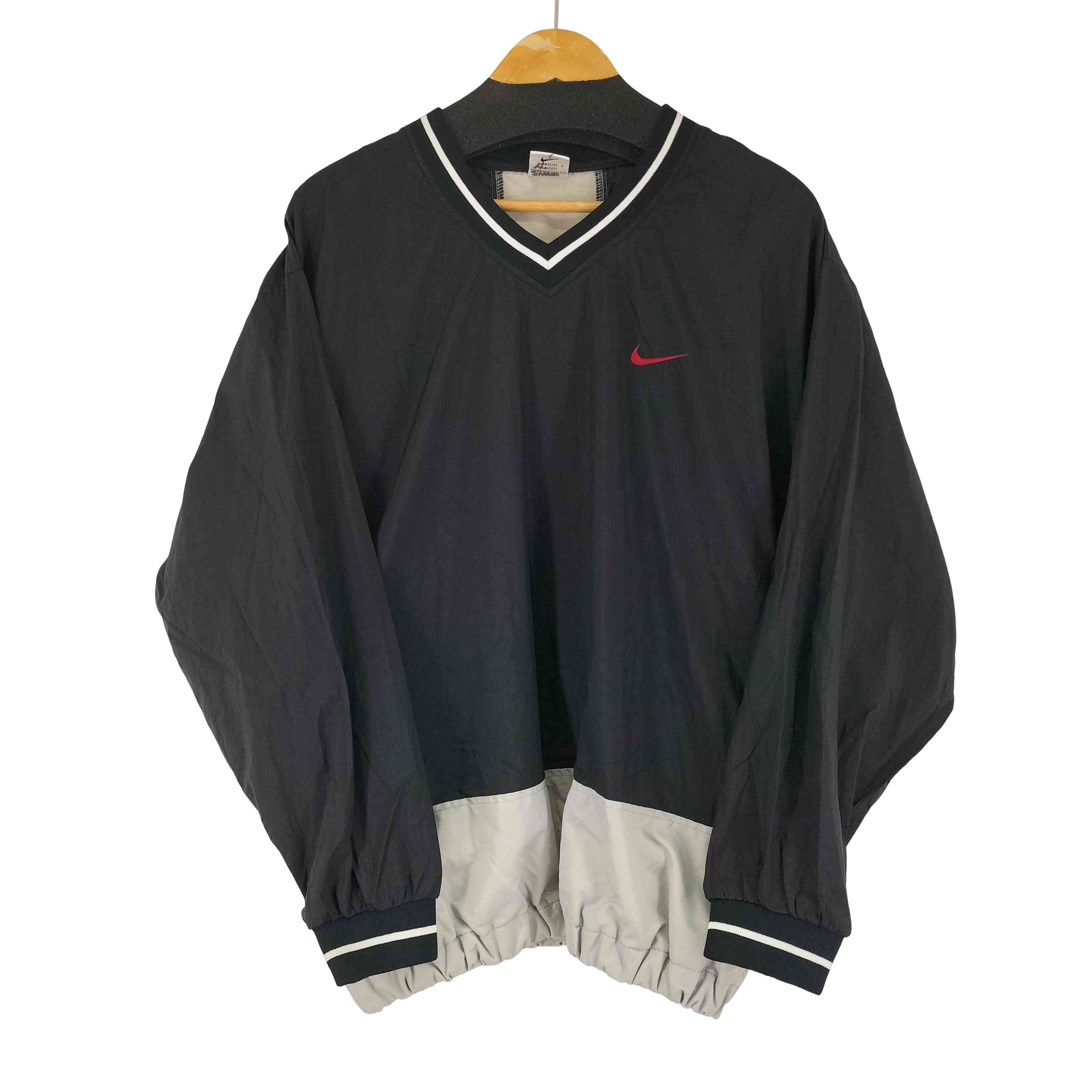 NIKE ナイロンプルオーバー Vネック 刺繍スウッシュ ナイキ NIKE スウッシュ刺繍 Vネック ナイロン スウェット