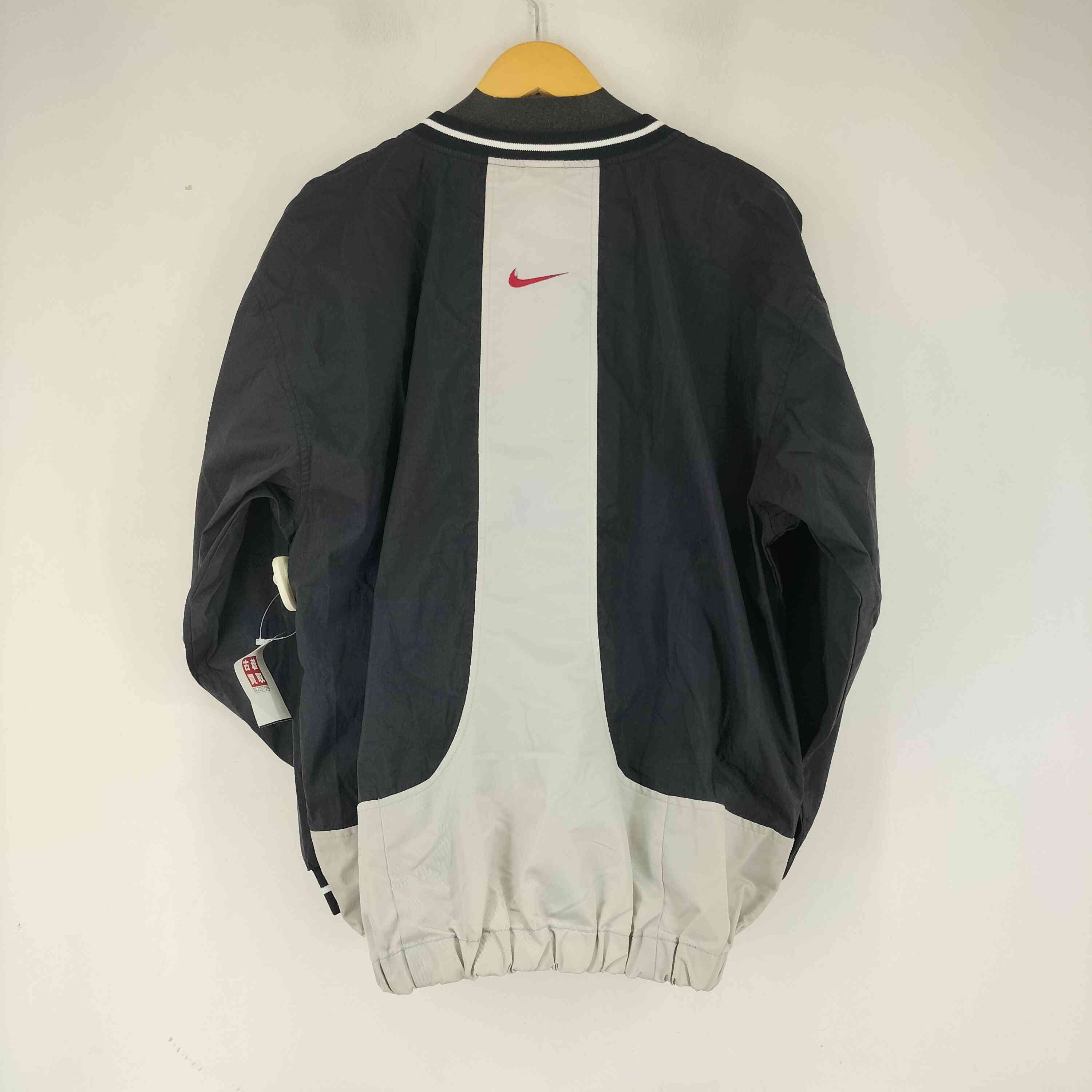 ナイキ NIKE スウッシュ刺繍 Vネック ナイロン スウェット