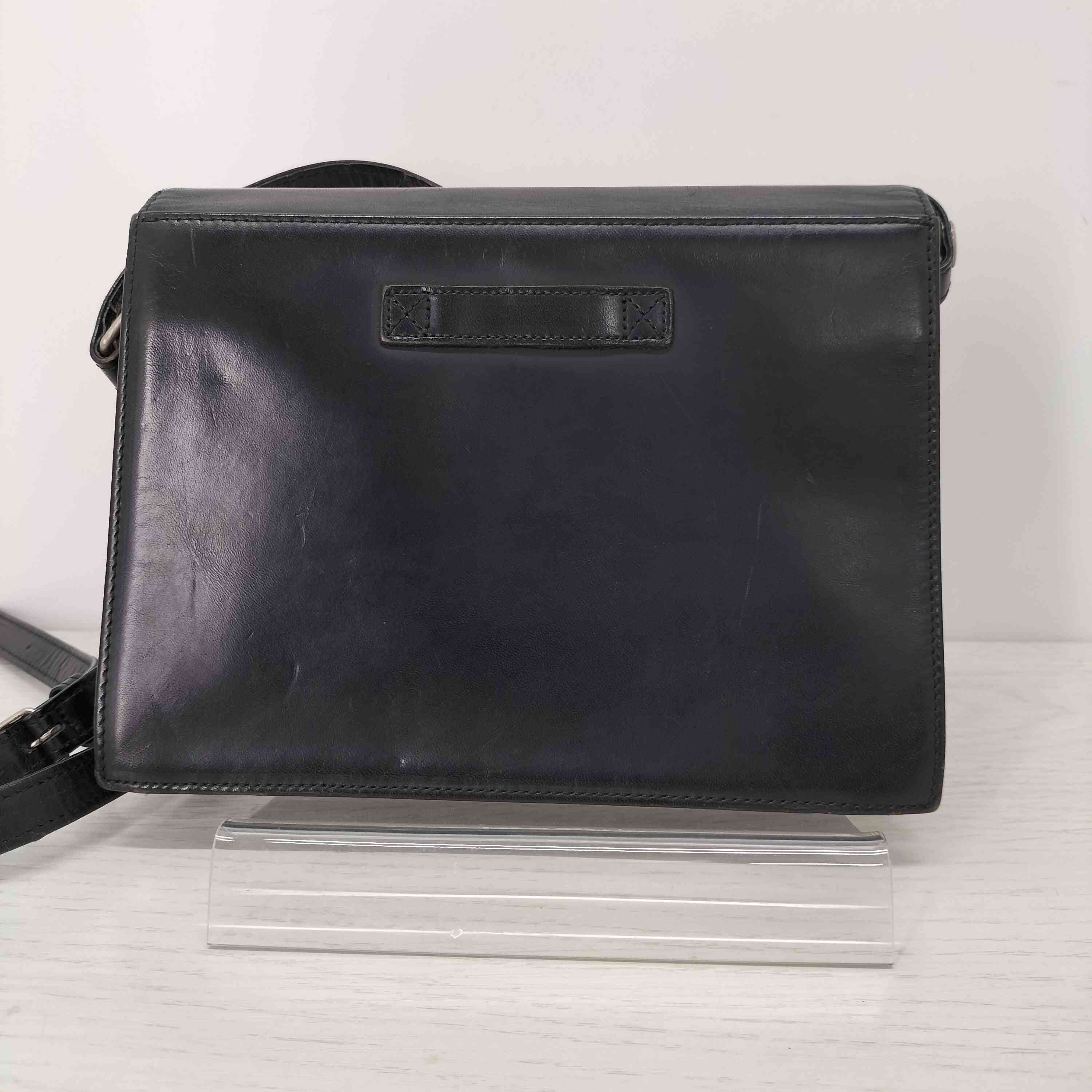 JEAN PAUL GAULTIER レザーショルダーバッグ メタルプレート ジャンポールゴルチエ Jean Paul GAULTIER メタルプレートロゴ