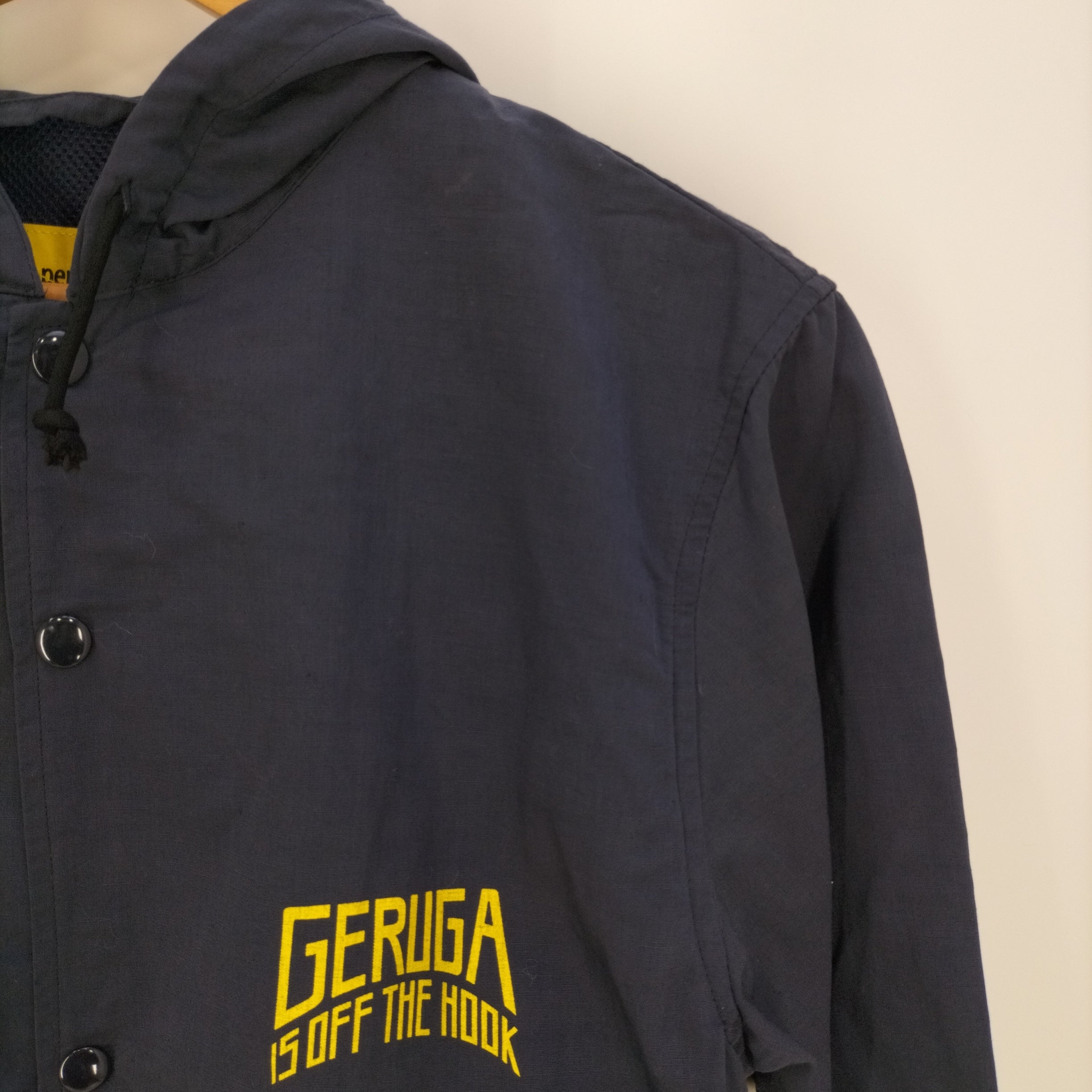 ゲルガ GERUGA 18SS 1ST COLLECTION HOODED COACH JACKET メンズ JPN：3 –  ブランド古着買取販売バズストア